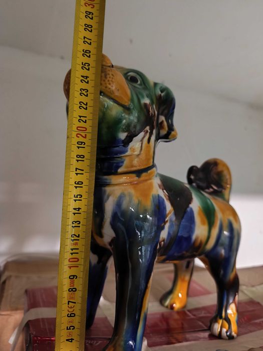 Cão em loiça para decoração
