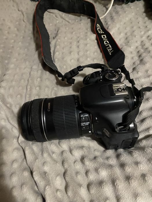 Дзеркальна камера Canon 600d