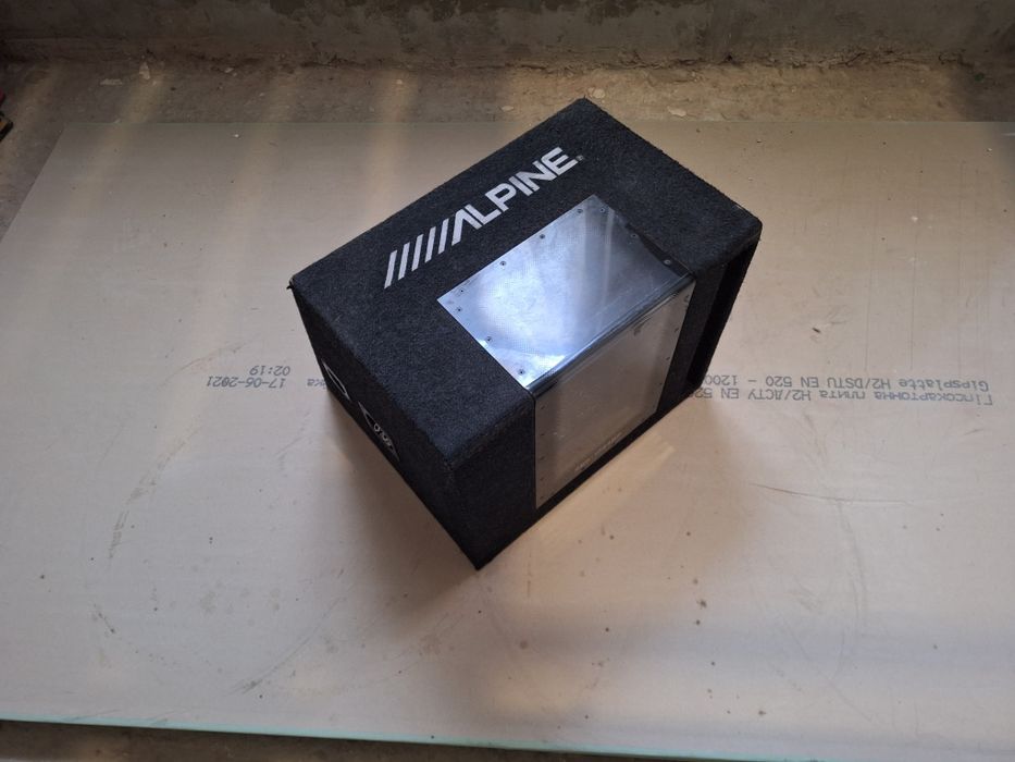 Продам сабвуфер Alpine SBG-1224BP