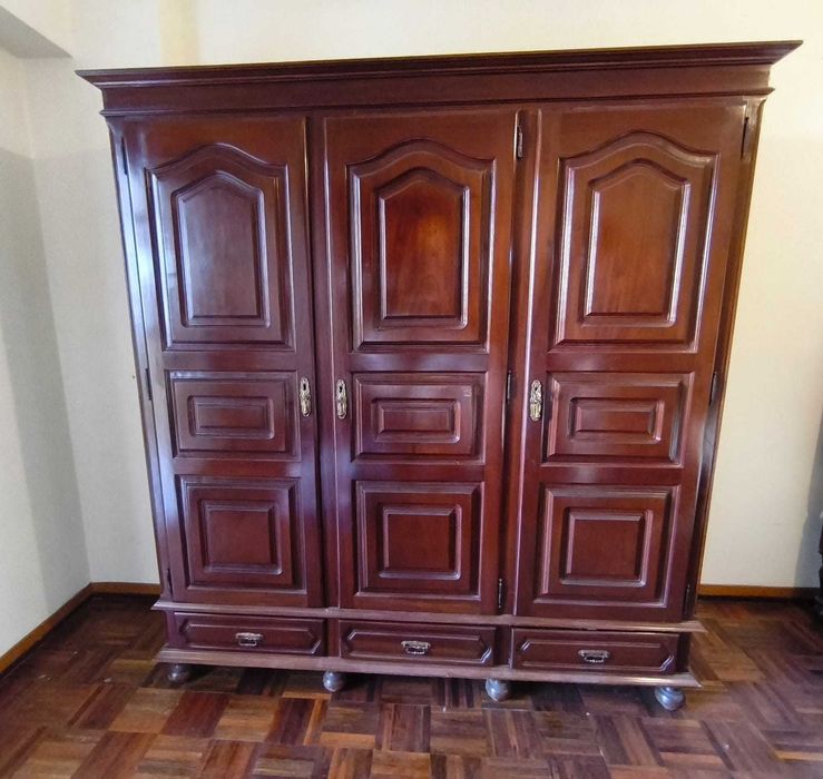 Roupeiro com 3 portas