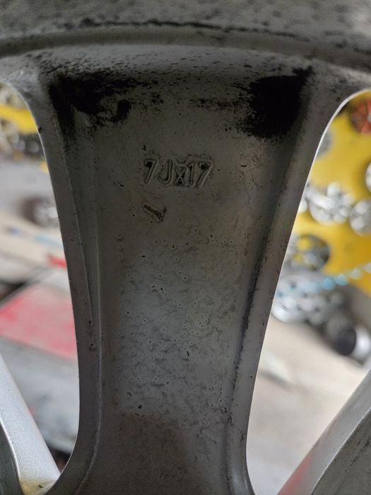 Felgi Aluminiowe 5x115 7Jx17 ET44 Opel Astra Zafira Insignia