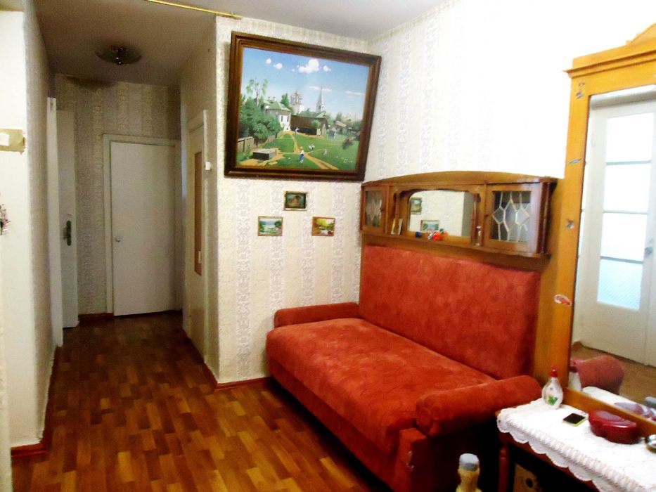 ПРОДАМ великогабаритну 2 кімнатну квартиру  сталинка в закритому дворі район Центрального рінку
