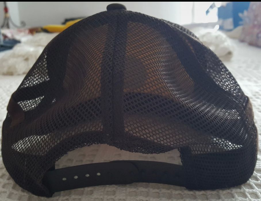 Boné castanho ( RVCA )
