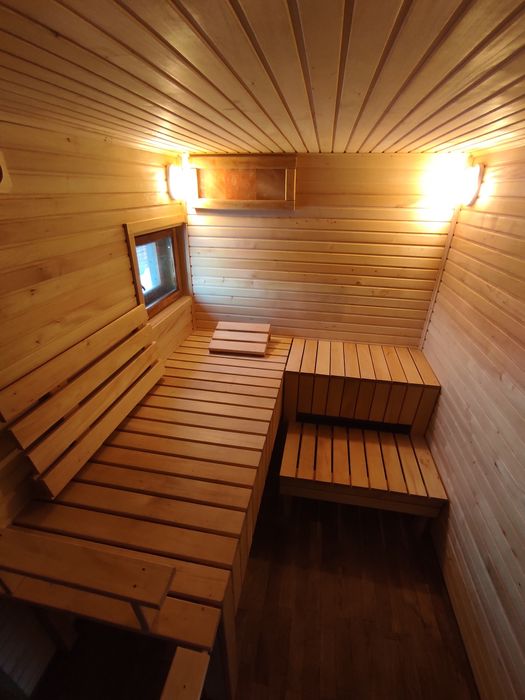 Подобово дерев'яний будинок з сауною.