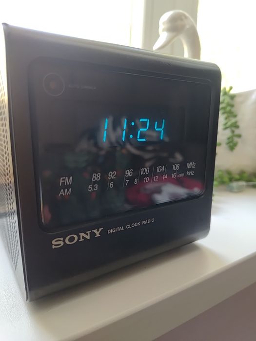 Zegar kuchenny budzik/radio  sony  icf-c11w