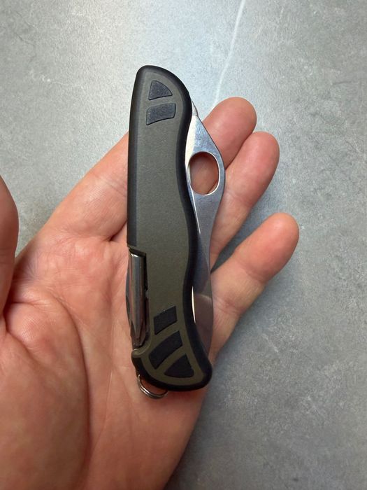 Zielony nóż kieszonkowy Victorinox Soldier One-Hand 0.8461.MWCH