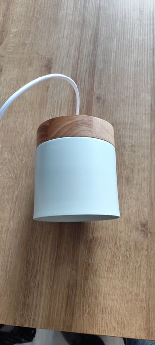 Lampa drewno biała