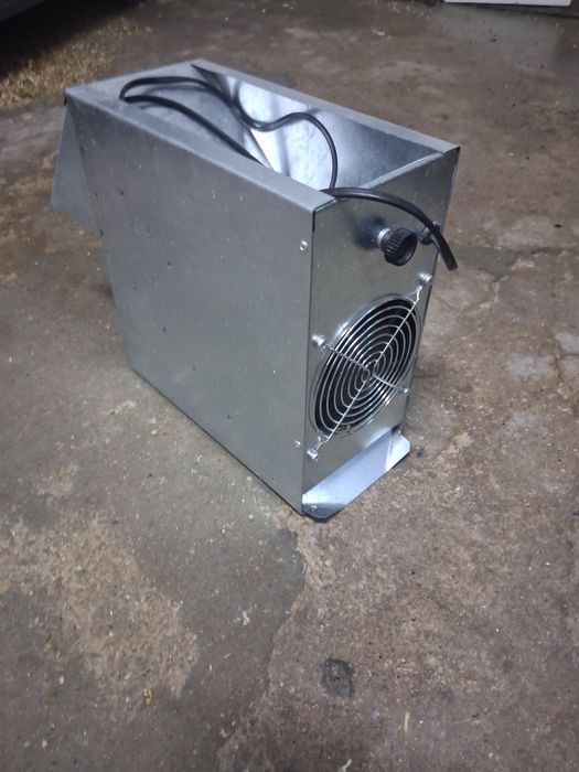Vendo 5 viveiros 70×40 com pouco uso, mais dois viveiros em madeira. Mais máquina de limpar sementes