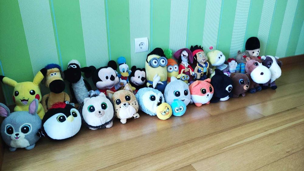 Conjunto de peluches e espelho