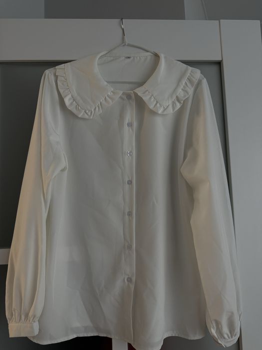 Нова блуза з трендовим коміром