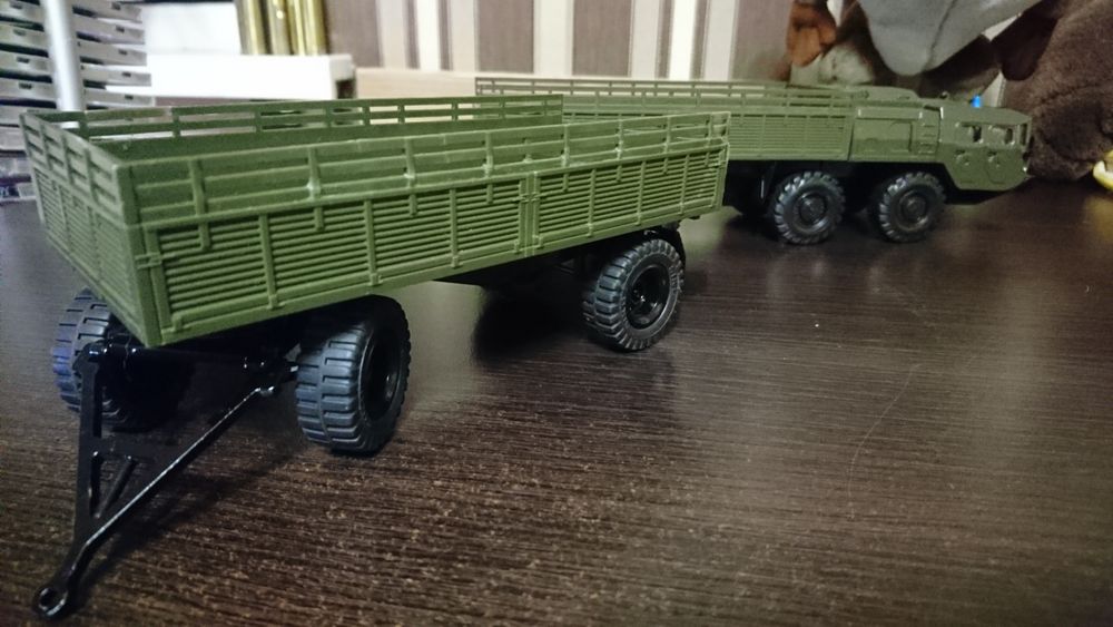 Моделі автівок, вантажівка МАЗ-7310 з причепом , 1-43 з колекції