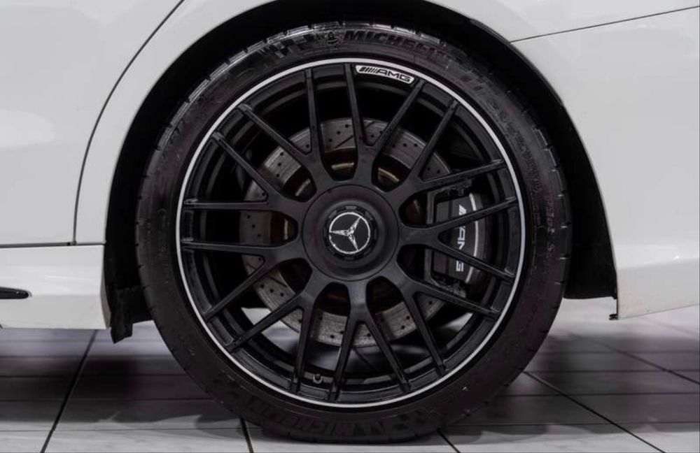 Mercedes C63 AMG v8 Biturbo