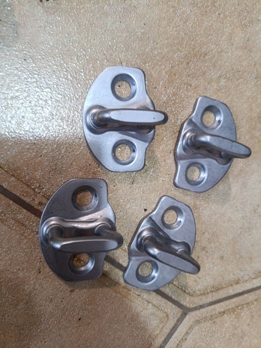 Петлі дверей Tesla model Y завіси ригель