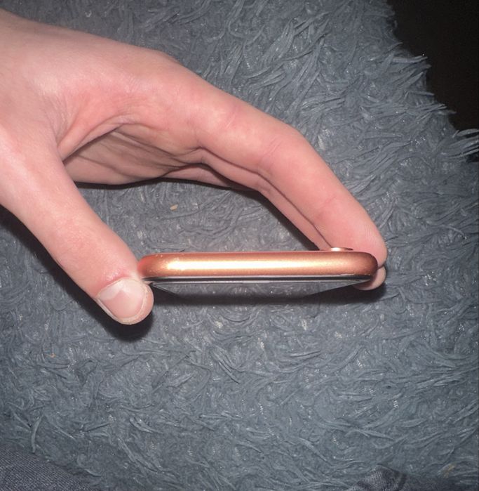 Продам IPhone Xr