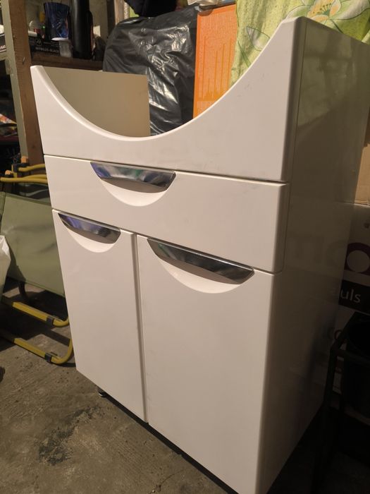 Тумбочка з керамічною раковиною