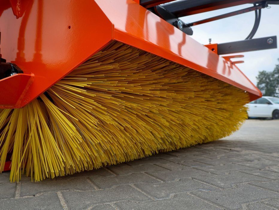 Zamiatarka Metal-Technik do traktora ciągnika kostki drogowa komunalna