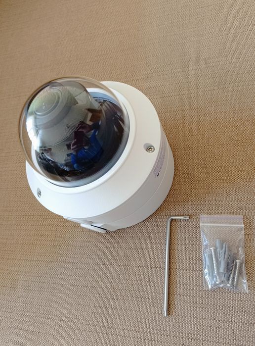 Відеокамера Uniview з моторизованим варифокальним об'єктивом 2,8-12