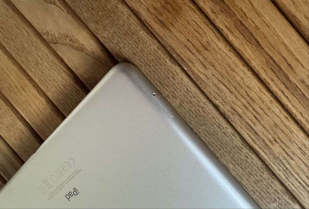 Планшет Apple IPad A1823 с поддержкой SIM-карты !!!