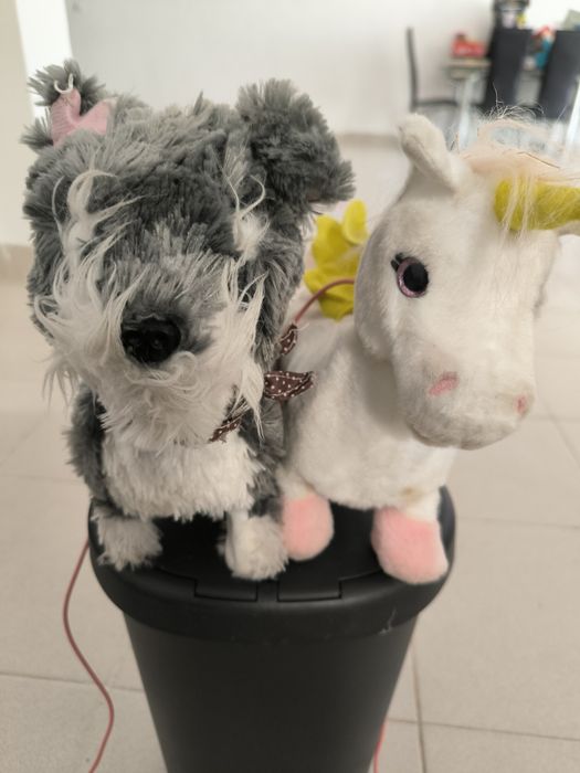 Cão e Unicórnio com trela para crianças brincarem