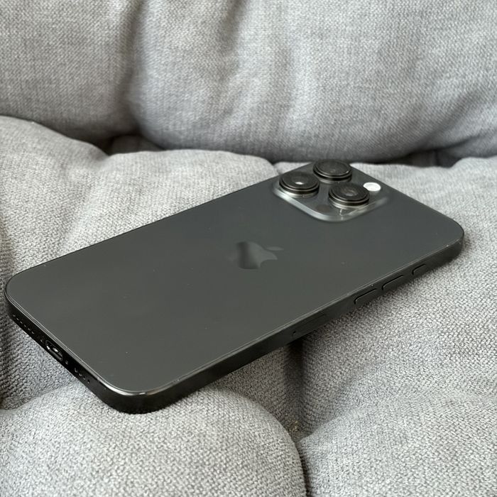 Apple iphone 15 Pro Black Titan