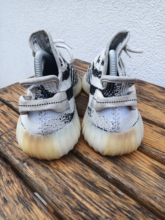 Yeezy Boost 350 V2 Zebra