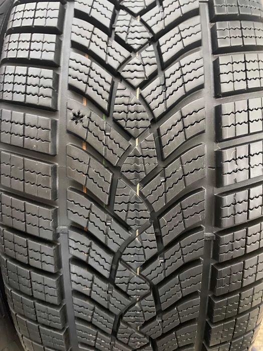 225 50 17 (98H) пара шин Goodyear Ultra Grip Performance (Germany)