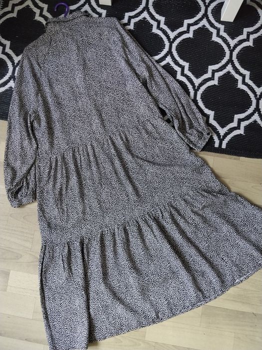 Śliczna sukienka rozmiar M firmy H&M