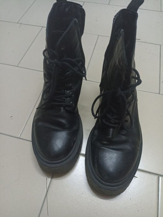 Botas pretas bom estado