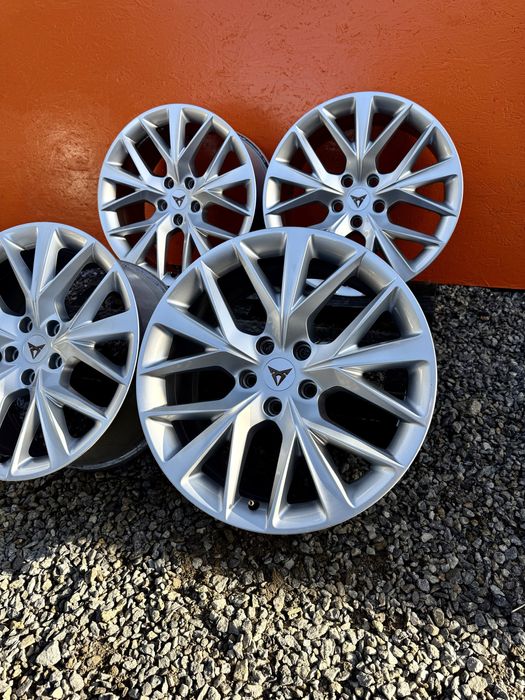 Диски R18 5.112 ET40 8J цо 57.1 пассат б7 б8 seat Cupra леон шкода а7