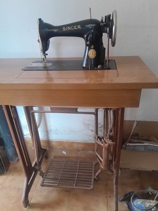 Máquina de costura antiga marca Singer