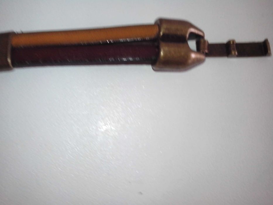 Relógio original. Aço e cabedal. Artesanato. Novo