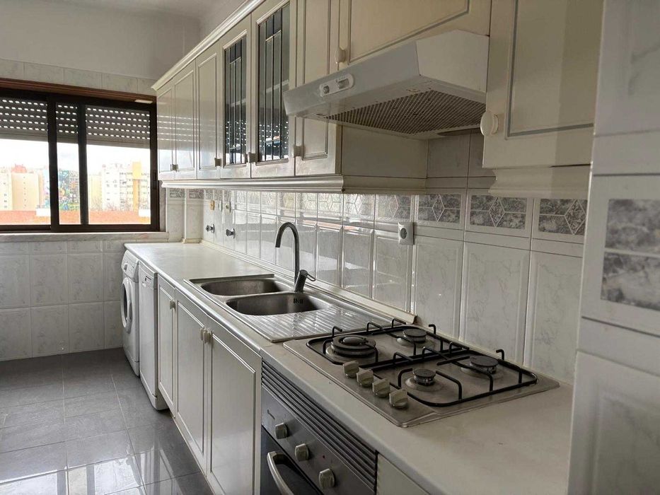 T2 Parque das Nações - Arrendamento, estacionamento e mobilado