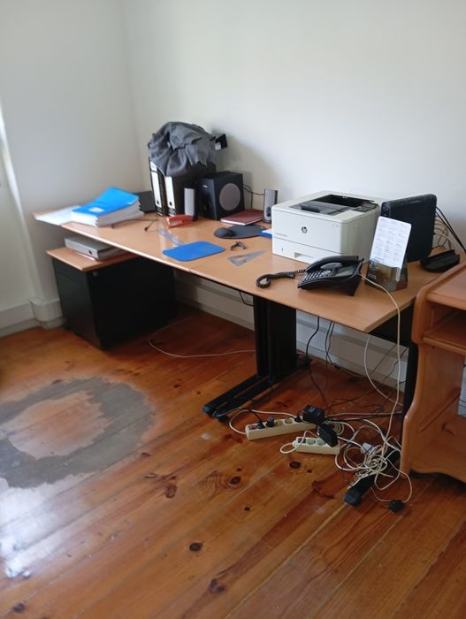 Mobiliário de escritório em bom estado