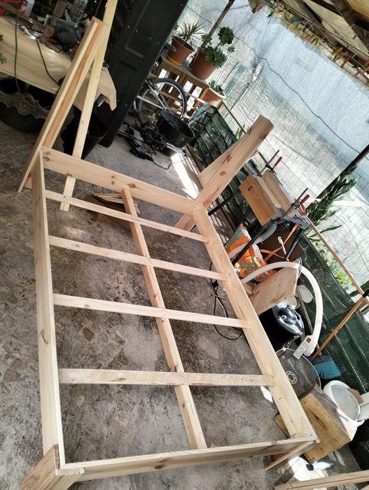 Carpinteiro, entrem e leiam anúncio