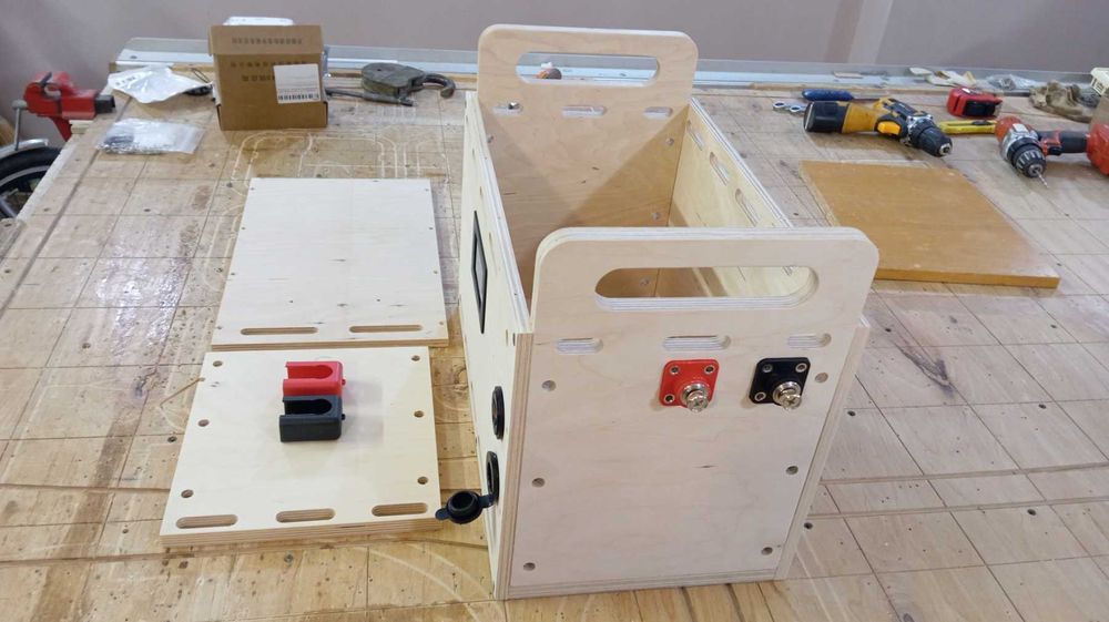 Бокс, кейс, корпус для LiFePO 4S на ячейках 105, 230, 280, 304, 314 Ач