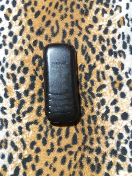 телефон Samsung E1200i