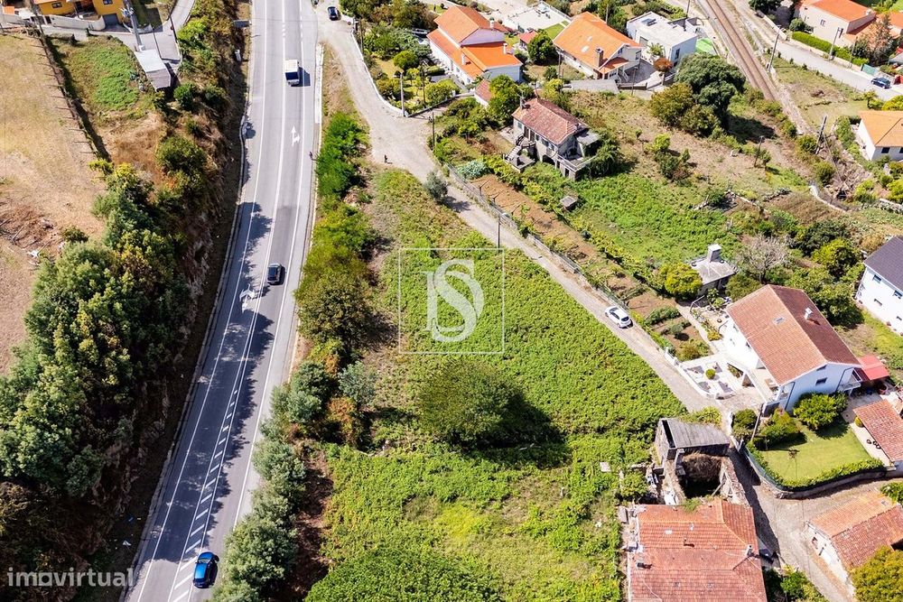 Terreno com 1381 m², junto ao Rio Minho, em Vila Nova de Cerveira
