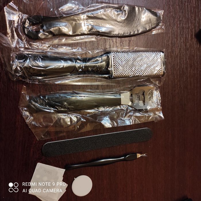 Набор для педикюра из 6 предметов, включая лезвие