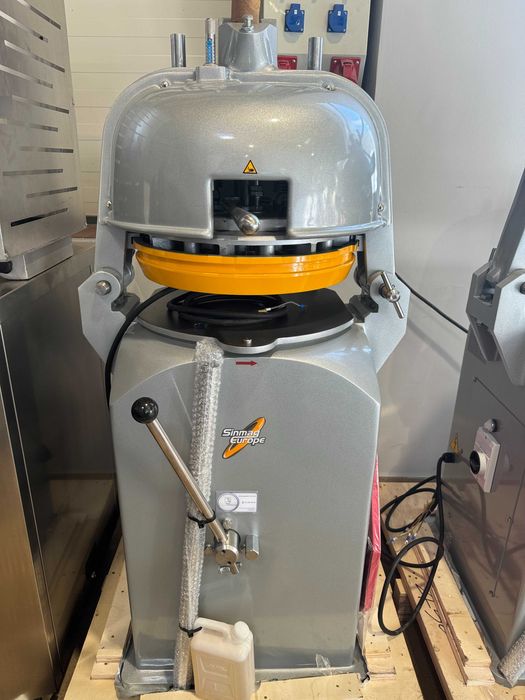 Dzielarko-zaokrąglarka półautomatyczna Sinmag