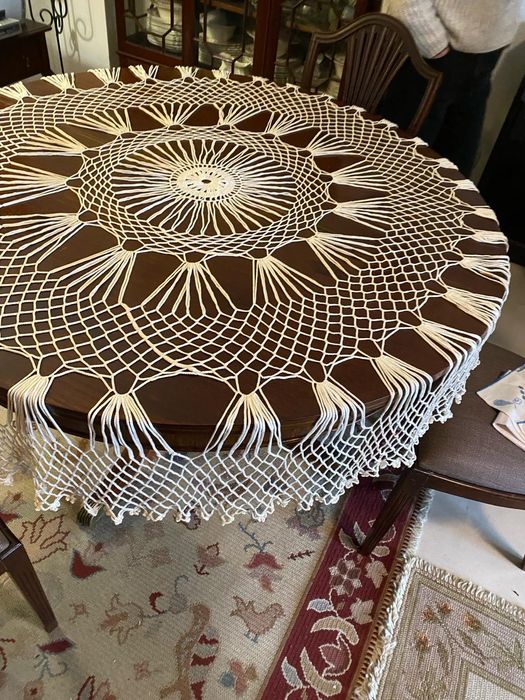 Mesa e cadeiras clássica antiga