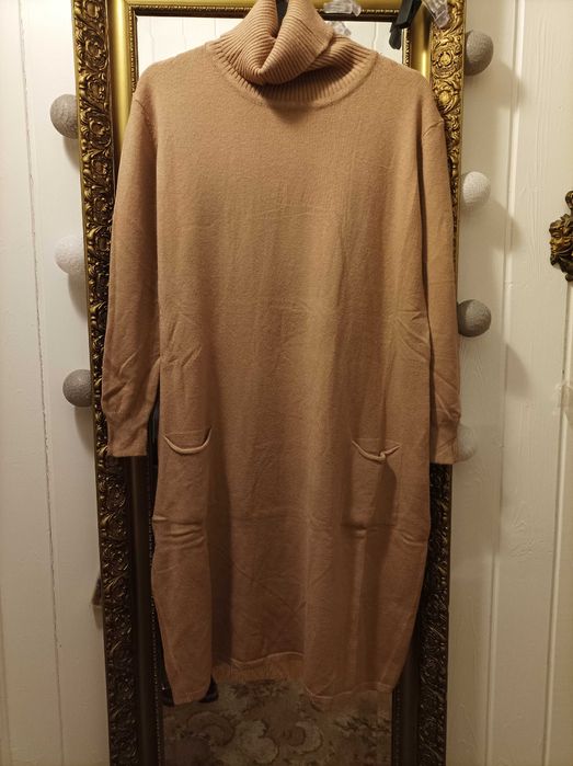 Sukienka damska dzianinowe z golfem , karmelowa.