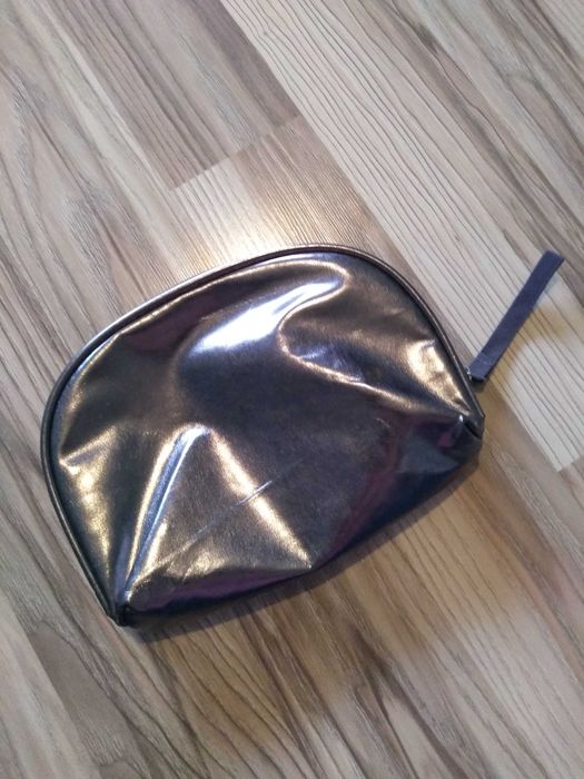 Metaliczna kosmetyczka saszetka na kosmetyki