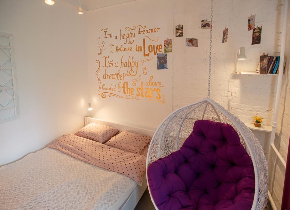 Пешком метро "Шулявская". ул. М.Брайчевського 9. Квартира  интересная.