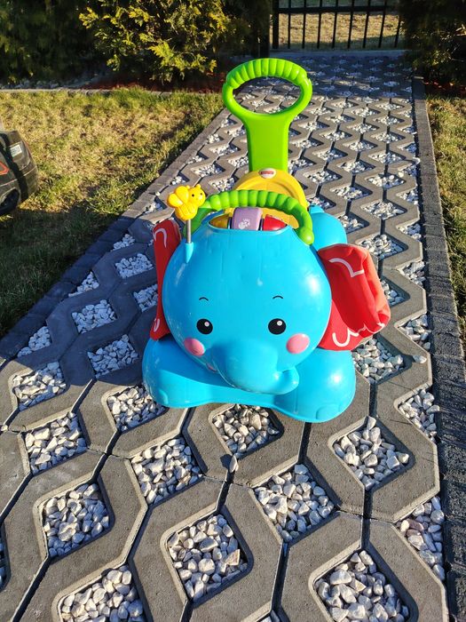 Jeździk pchacz Fisher price