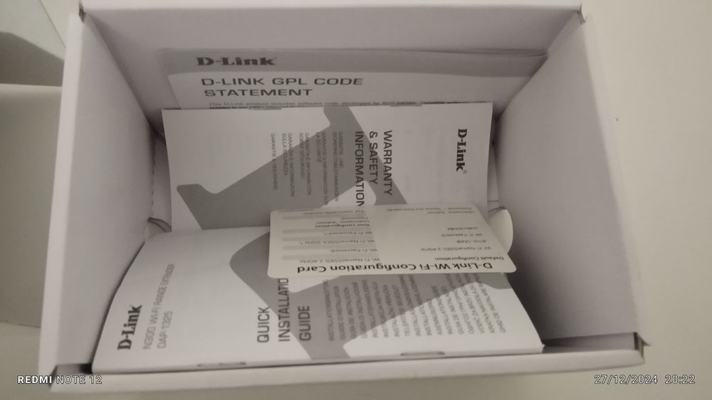 Repetidor d link com a caixa e os manuais de intrucoes.