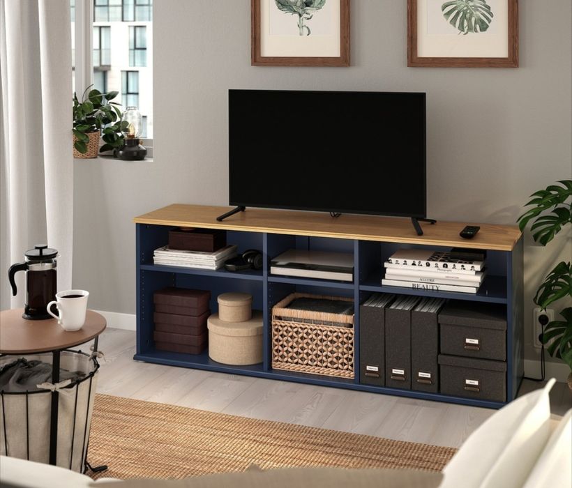 Ciemnogranatowe meble z ikea