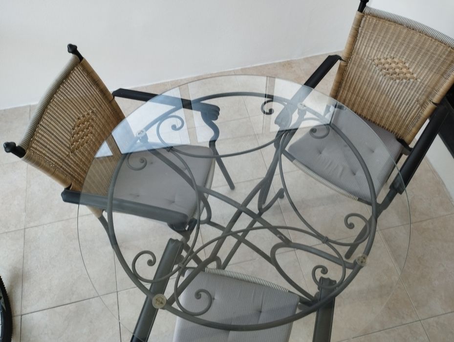 Conjunto mesa e cadeiras