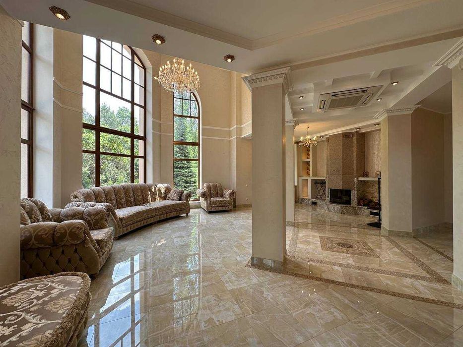 Розкішний маєток 350м² з виходом у ліс. 36 соток. Блиставиця