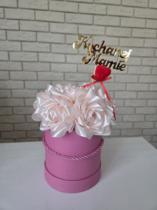 Flower Box „Kochanej Mamie”  Pudrowe róże handmade | Elegancki prezent dla mamy