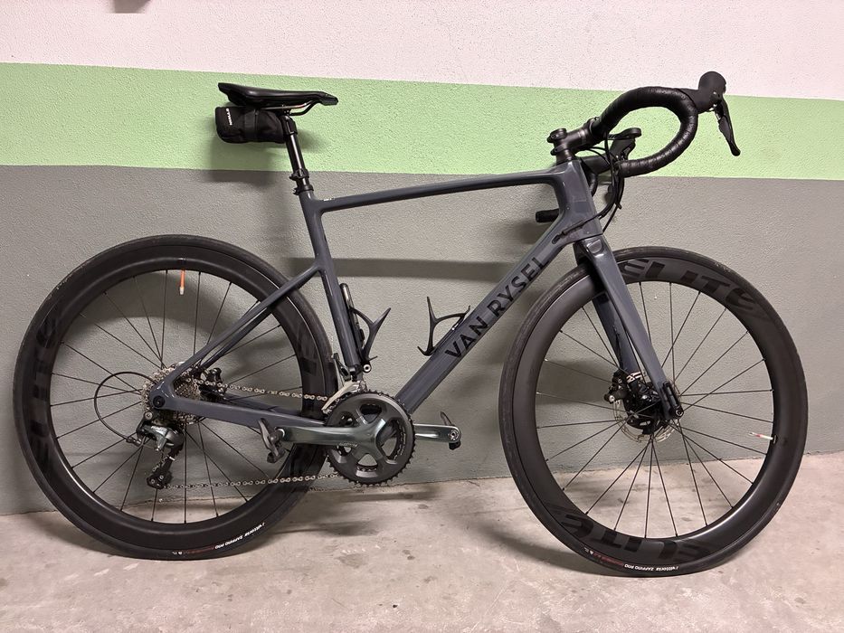 Van Rysel NCR CF – bicicleta de estrada quase nova personalizada